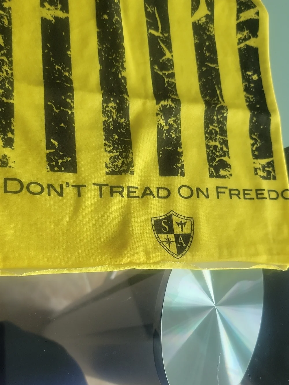 Yellow Skull scareeee Don't Tread On Freedom Face Mask new..